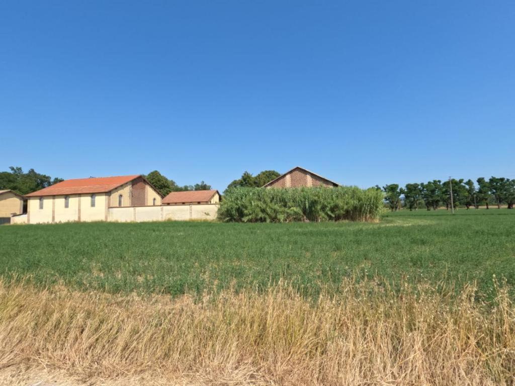 Agriturismo Le Corti Della Gualdana Воґера Екстер'єр фото